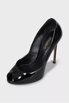 Black patent leather open-toe shoes