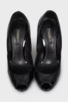 Black patent leather open-toe shoes