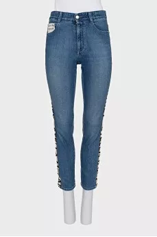 Skinny jeans with a signature logo on the side