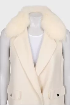 Wool vest with a fur collar