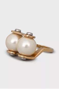 Gold ring with pearls