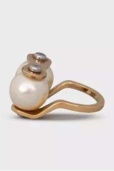 Gold ring with pearls