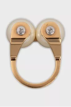 Gold ring with pearls