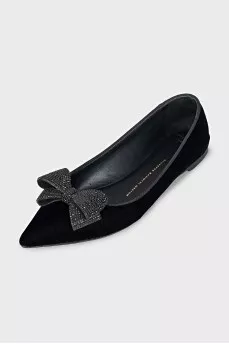 Velvet ballet flats decorated with bows