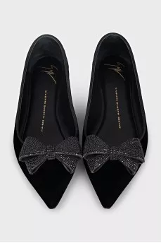 Velvet ballet flats decorated with bows
