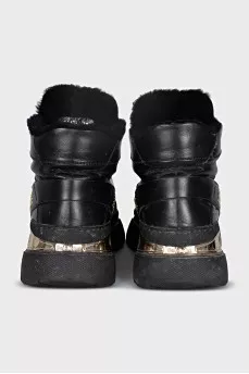 Insulated leather boots decorated with rivets