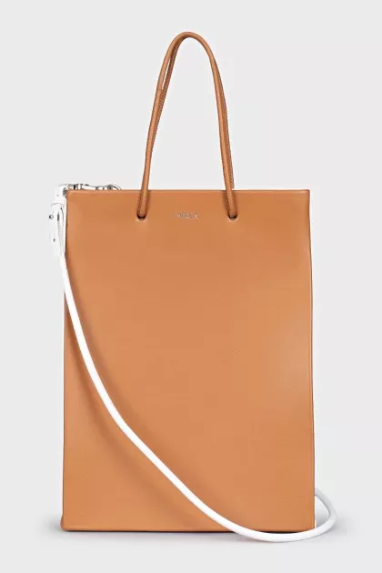Rectangular bag with tag