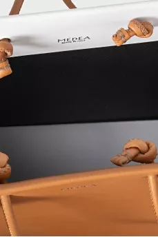 Сумка прямоугольной формы с биркой