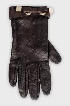 Leather gloves with branded embossing