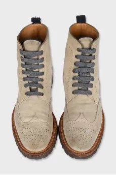 Beige boots with perforations