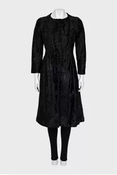 Fitted coat with hooks