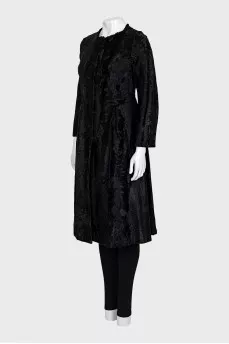 Fitted coat with hooks