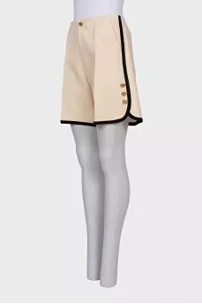 Beige shorts with contrast piping