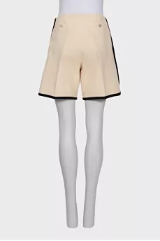 Beige shorts with contrast piping