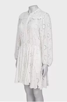 Fitted dress with perforated buttons