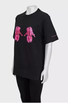 Black T-shirt with floral print