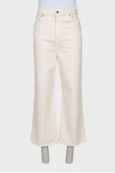 Wide-leg jeans with a mid-rise