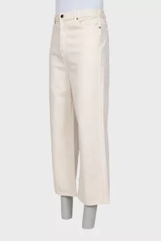 Wide-leg jeans with a mid-rise