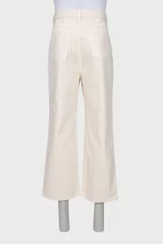 Wide-leg jeans with a mid-rise