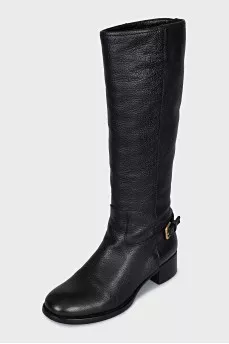 Leather boots with a zipper