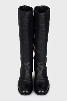 Leather boots with a zipper
