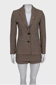 Suit of jacket with brooch and shorts