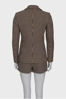 Suit of jacket with brooch and shorts