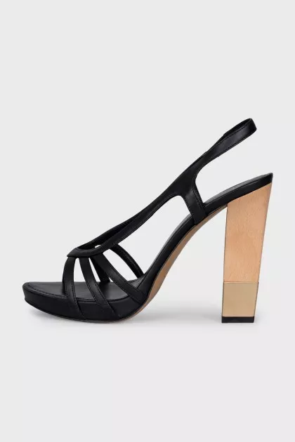 Leather sandals with wooden heels