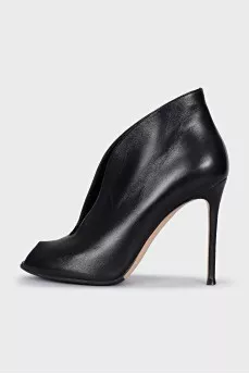 Vamp leather ankle boots