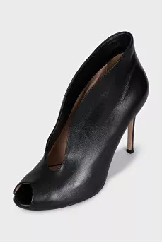 Vamp leather ankle boots