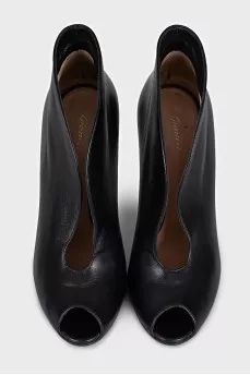 Vamp leather ankle boots