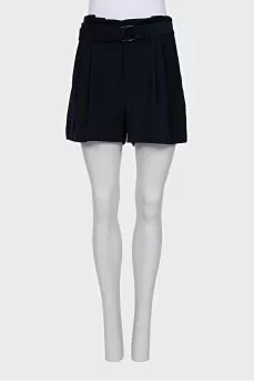 Fitted shorts with a belt