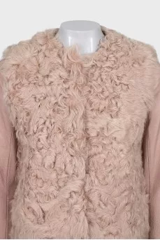 Straight-cut coat made of fur and leather