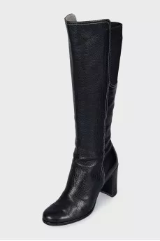 Black boots with textile inserts