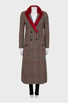 Coat with a plaid fur collar