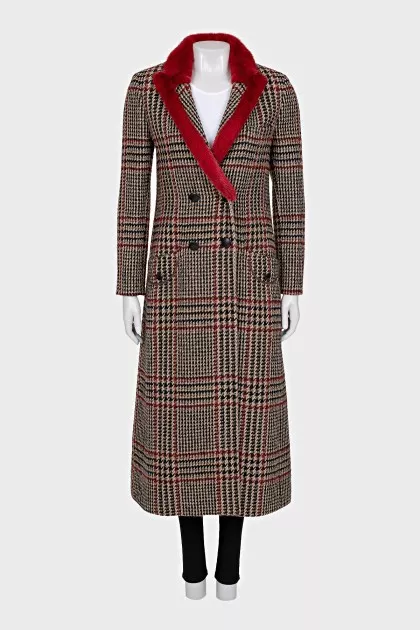Coat with a plaid fur collar