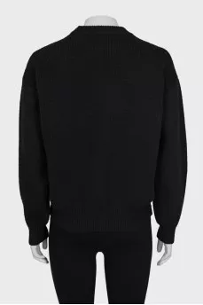 Knitted sweater with embossed logo