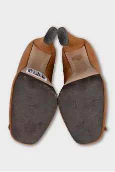 Suede shoes with metallic decor