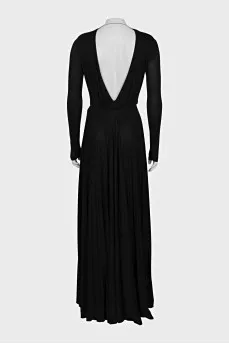 Maxi dress decorated with a necklace