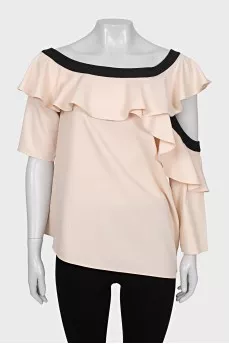 Blouse with asymmetrical sleeves
