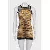 Fitted dress with a printed pattern