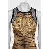 Fitted dress with a printed pattern