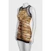 Fitted dress with a printed pattern