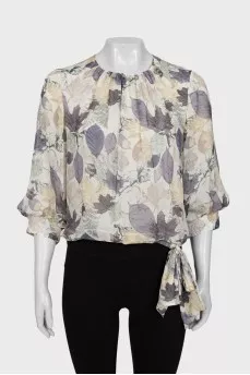 Slim-fit blouse with floral print