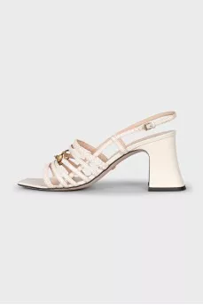 Leather sandals with a stable heel