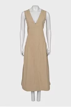 Fitted dress with a zipper at the back