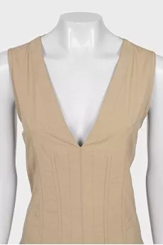 Fitted dress with a zipper at the back