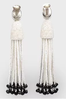 White beads with black beads