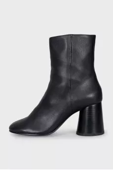 Wide toe ankle boots