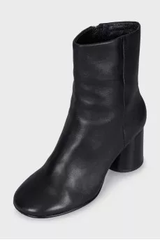 Wide toe ankle boots